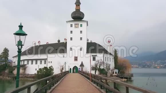 奥地利SalzkammergutGmunden奥尔特城堡建筑群全景视频的预览图