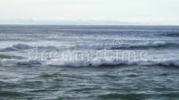 巨大的海浪舞风景海景视频的预览图