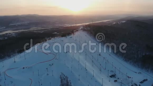俄罗斯克拉斯诺亚尔斯克2019年1月26日克拉斯诺亚尔斯克2019年冬季大运会的运动对象空中观景视频的预览图