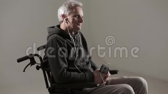 患有孤独症的残疾人视频的预览图