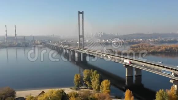中国上海最繁忙的高速公路高速公路高速公路繁忙的城市交通交汇处视频的预览图