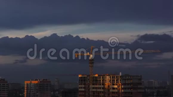 日落时建筑的时间流逝背景是城市视频的预览图