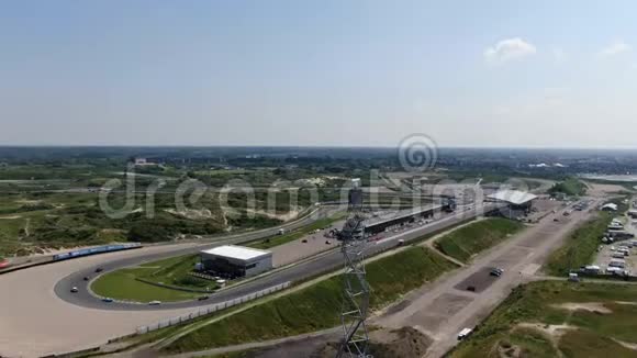 荷兰Zandvoort村4k运动赛道空中视频视频的预览图