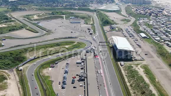 荷兰Zandvoort村4k运动赛道空中视频视频的预览图