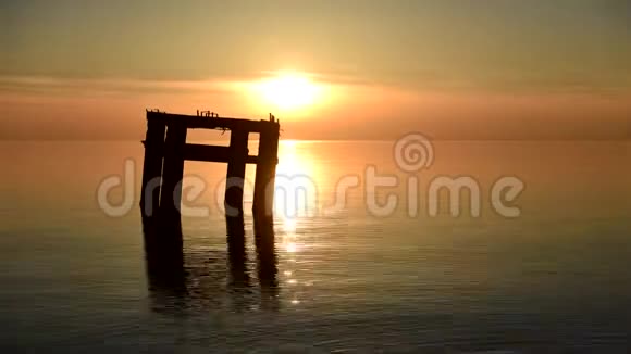 美丽的黄昏海景视频的预览图