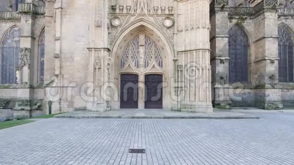 法国的利摩日大教堂视频的预览图