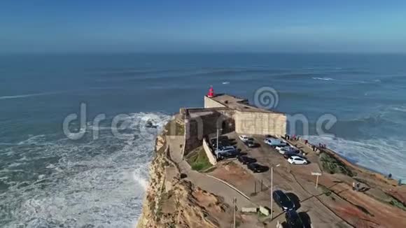 在拿撒勒有堡垒的悬崖上的灯塔视频的预览图