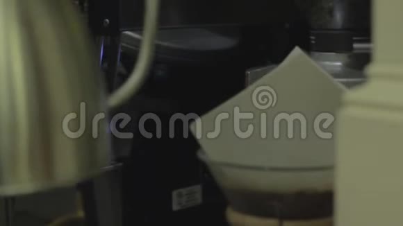 咖啡是用奶酪酿造的视频的预览图
