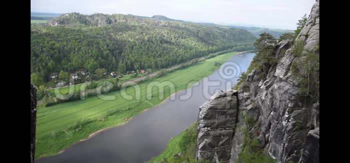 埃尔巴河位于瑞士萨克森州的顶部靠近巴斯蒂大桥德国萨克森视频的预览图