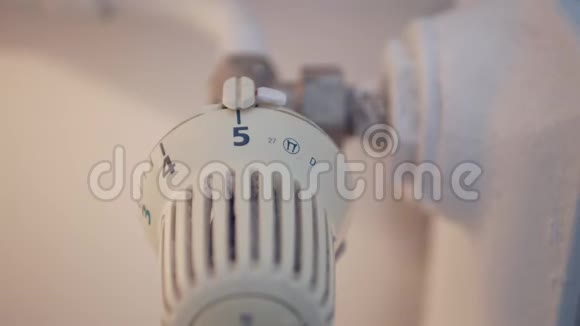 手动设置散热器温度从温控器节能图像视频的预览图
