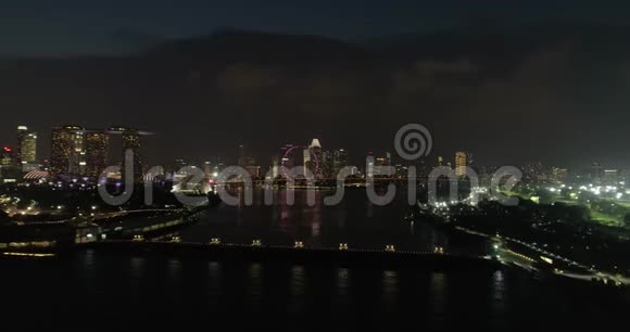 直升机夜间抵达新加坡视频的预览图