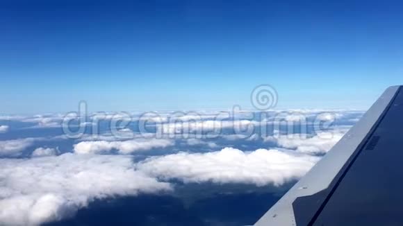 飞机在云层中飞行时光流逝视频的预览图