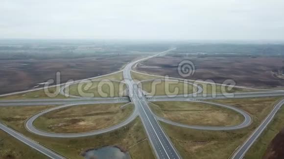 两条路的十字路口Koltseraya和通往明斯克的道路视频的预览图