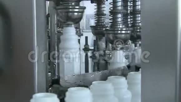 塑料酸奶瓶生产2视频的预览图