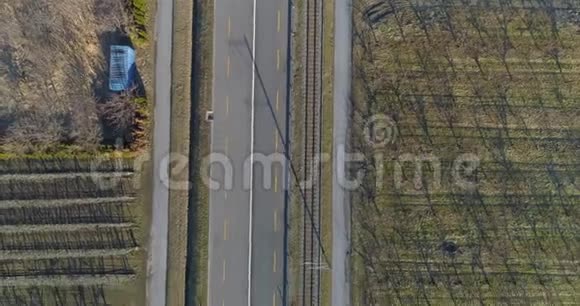 有工业交通的公路无人机视频的预览图