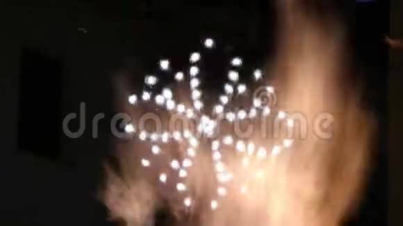 嘉年华街灯和火焰视频的预览图