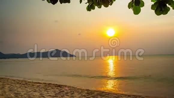 泰国帕塔亚海滩日落景色视频的预览图