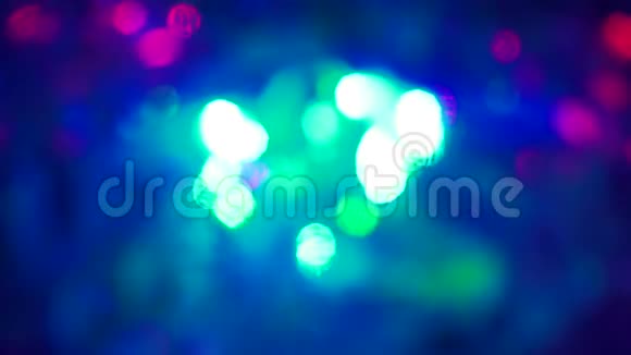 圣诞色彩斑斓有霓虹灯抽象模糊的背景与闪烁的粉红色绿色红色手电筒视频的预览图