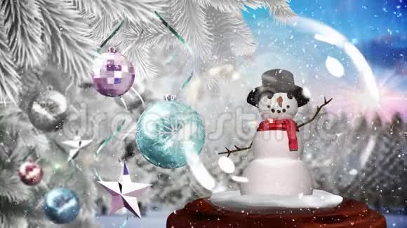 可爱的圣诞动画雪人和闪光的诱饵在圣诞树上视频的预览图