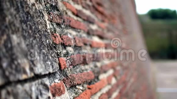 法国佩皮尼安堡的砖墙和墙的特写镜头视频的预览图