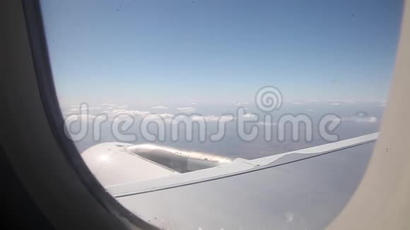 从飞机上看到的云视频的预览图