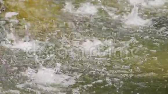 喷水溅水视频的预览图