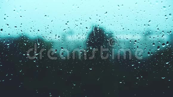 雨点打在窗玻璃上视频的预览图