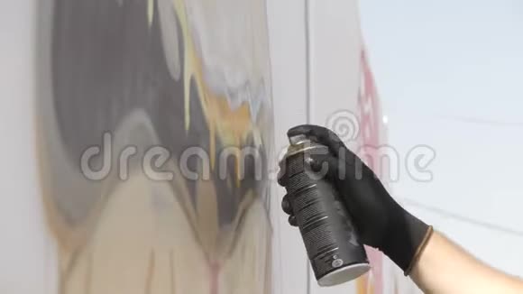 从容器里画涂鸦颜料视频的预览图
