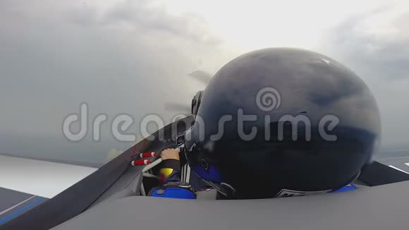 战斗机上的肾上腺素飞行视频的预览图