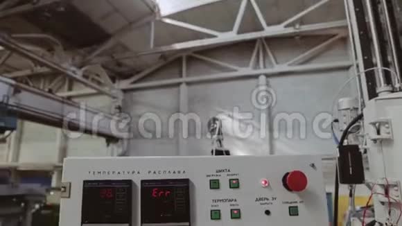 企业工业装置的大型遥控器按钮视频的预览图