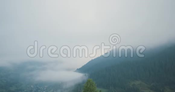 喀尔巴阡山户外绿色自然景观山野生空中缔造者4k无人驾驶飞机视频的预览图