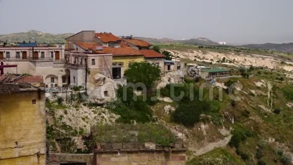 有岩层乡村和山区的土耳其村庄视频的预览图