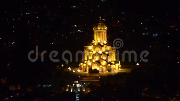 第比利斯圣三一萨姆巴大教堂顶部视图视频的预览图