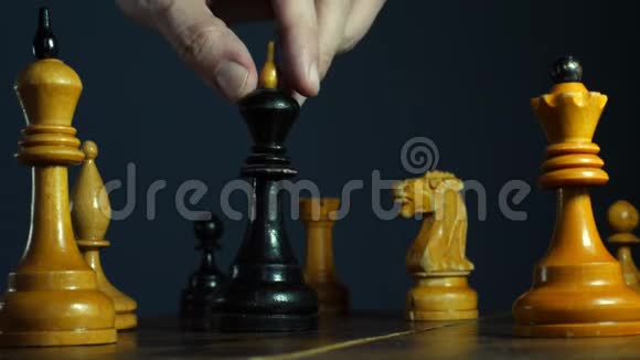 在商业或象棋比赛中输或失败板和落王视频的预览图