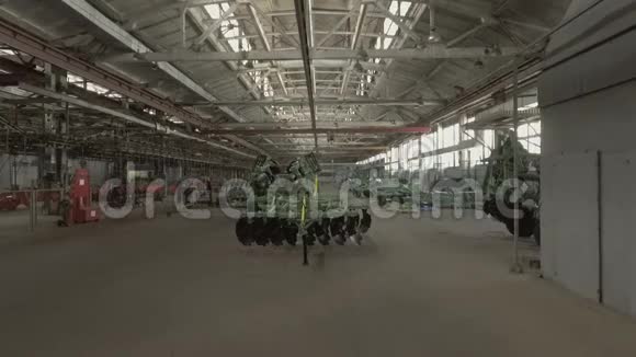厂房厂房内摄像机的跨度为工程农业机器视频的预览图