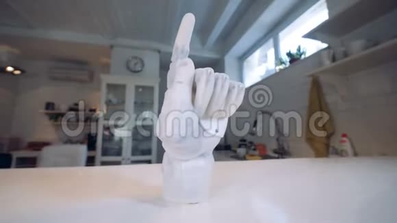 机器人手臂手指食指真正的机器人人类般的手臂视频的预览图