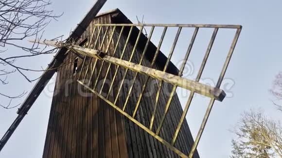 木制风车历史工业建筑视频的预览图