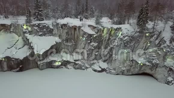 大理石卡永雪湖鲁斯凯拉卡里亚冬季俄罗斯视频的预览图