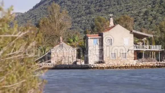 海边房屋的美丽景色视频的预览图