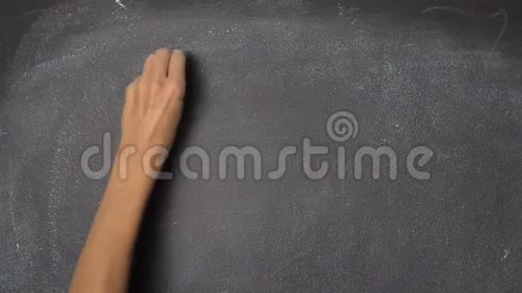 黑色黑板上的手写时间表视频的预览图
