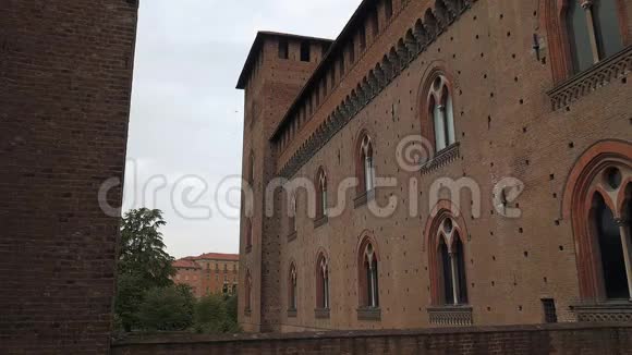意大利帕维亚的卡斯特洛维斯康托城堡城墙视频的预览图