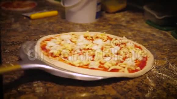 传统石炉烤披萨视频的预览图
