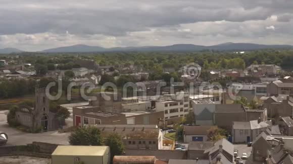 爱尔兰基肯尼城堡和大教堂全景视频的预览图