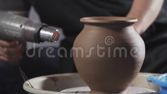陶工干泥罐与烘干机人手做泥罐手工制作工艺视频的预览图
