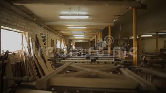 家具车间和木材加工场所内视频的预览图