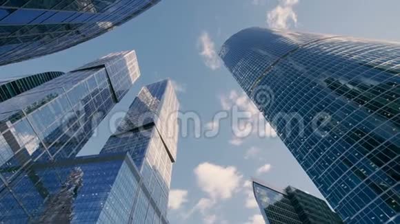 无缝环线仰望商业建筑视频的预览图