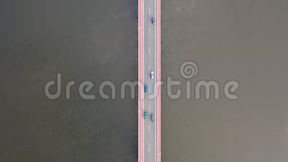 波兰欧洲维斯图拉河上的一座桥的无人视野视频的预览图