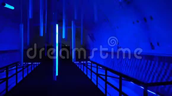 黑暗神秘的隧道有灯光视频的预览图
