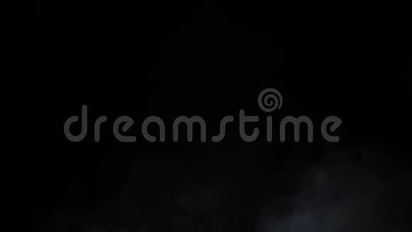 雾在黑色上变形视频的预览图