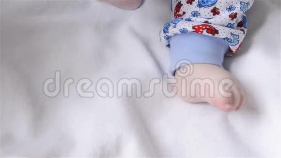 宝宝会移动腿视频的预览图